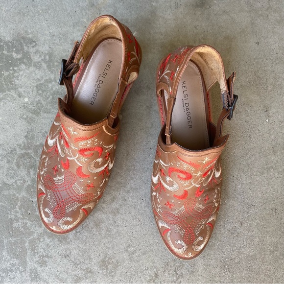 Kelsi Dagger Embroiderd Booties - Picture 3 of 8